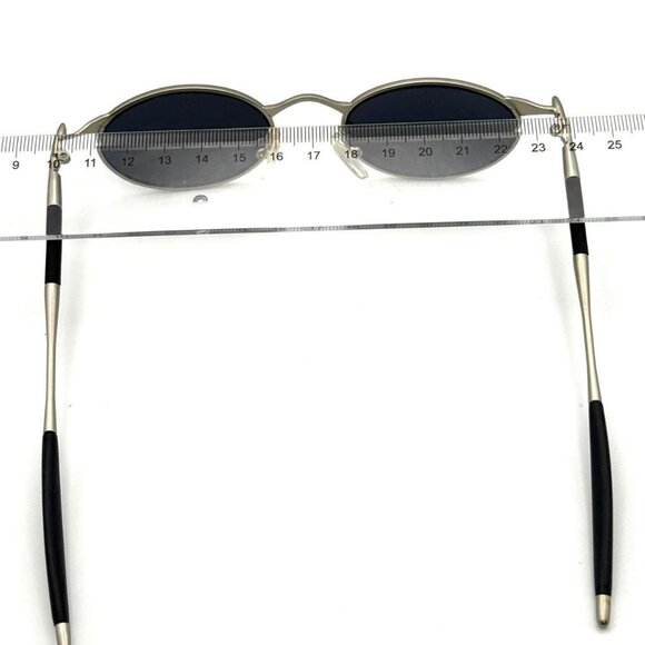NWT Vintage dark silver round metal sunglasses size 50mm-20mm-135mm - Picture 2 of 8